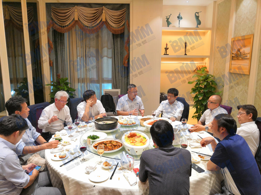 訪問結(jié)束后，法鋼集團負責人邀請JFE鋼鐵高層共進晚餐